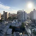 Hermoso departamento con parrillero. Zona Centro